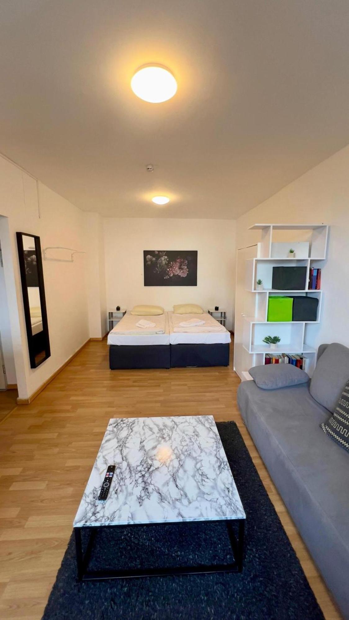 Praktische City Apartments Direkt Am Hauptbahnhof Neumuenster Exterior photo